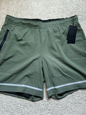 Motion workout gym running shorts Large NWT active wear training shorts MSRP $55